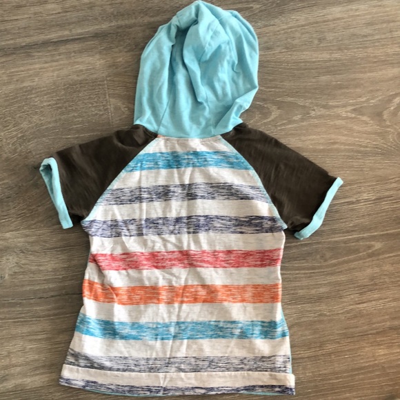 Mexx Hooded T-shirt size CA 5-6 (fit is closer to 3-4) - Picture 4 of 4